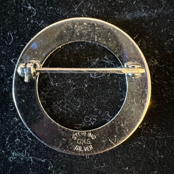 Sterling silver circular Brooch - Picture 2 of 2